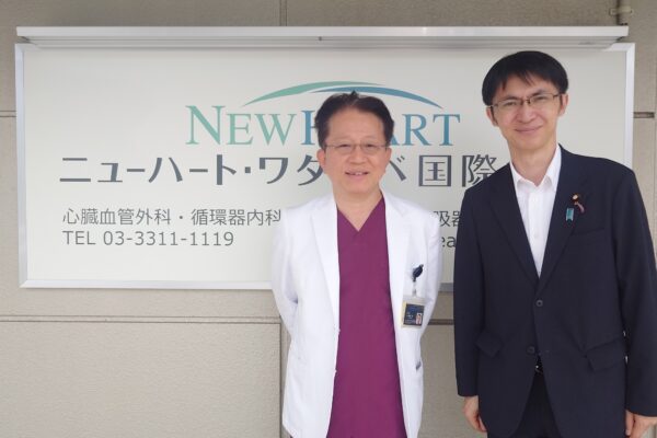 参議院議員の小林孝一郎先生がロボット心臓手術の視察のために来院されました
